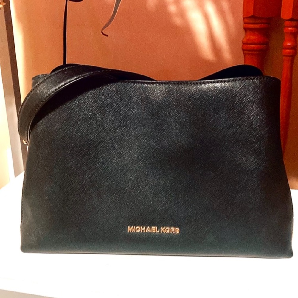 Michael Kors Black Saffiano Leather Handbag. Barely used, pristine shape.